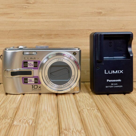 Panasonic LUMIX DMC-TZ2 6 MP Digital Camera, 10x Optical Zoom, Made in Japan - Picture 2 of 9